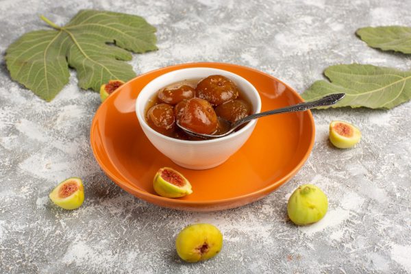 Dried apricot chutney