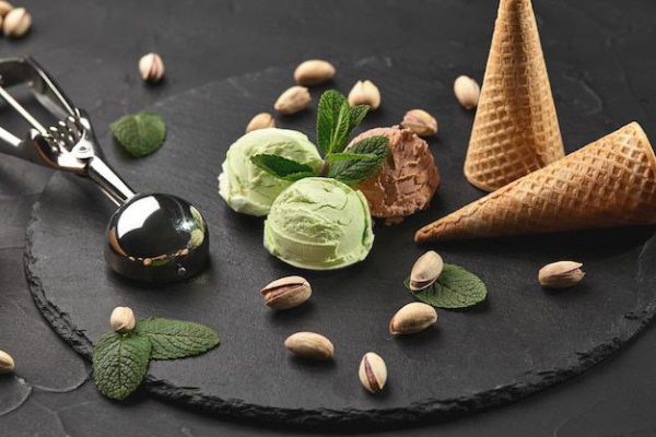 Easy Steps to Make Pistachio Cream with Honey Milk Easy Steps to Make Pistachio Cream with Honey Milk