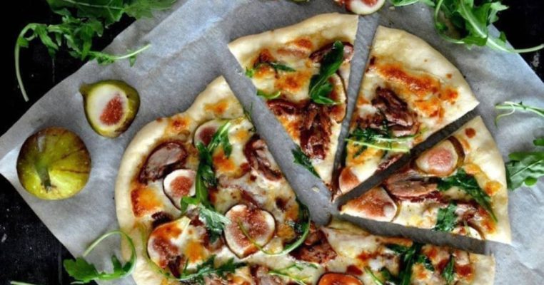 Fig and cheese pizza