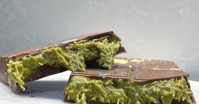 Pistachio Kunafa Chocolate – where golden crunch, creamy chocolate, and nutty pistachios create pure magic!