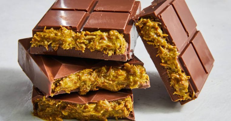 Bold crunch of pistachios sealed in a rich chocolate bar – every bite is pure delight