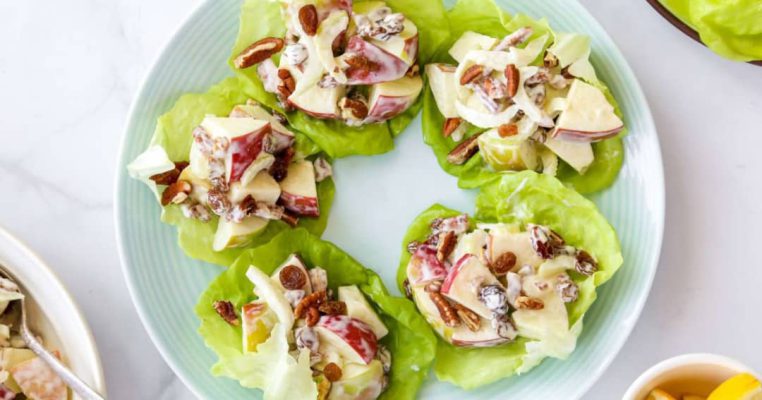 Fresh, colorful, and naturally sweet – a salad perfectly topped with juicy kismis!