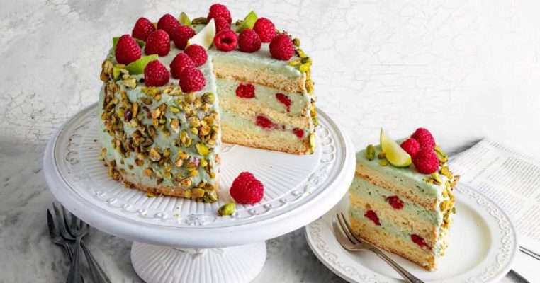 Pistachio and raspberry cake recipe