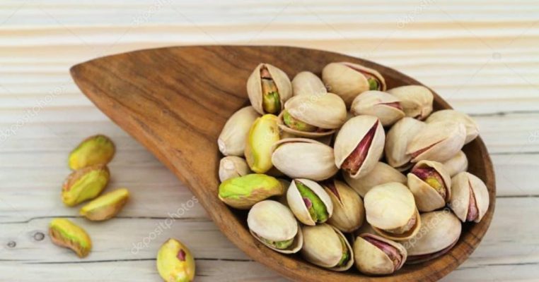 Enjoy the crunch and flavor of pistachios, with or without shells! A mix of pistachios with shells and shelled pistachios
