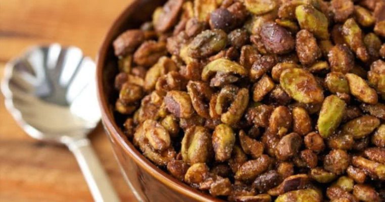 نار هادئة + فستق طازج = رائحة تجنن وطعم ما يُنسى