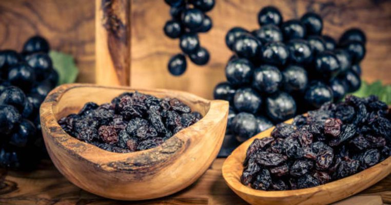 Black raisins benefits.
