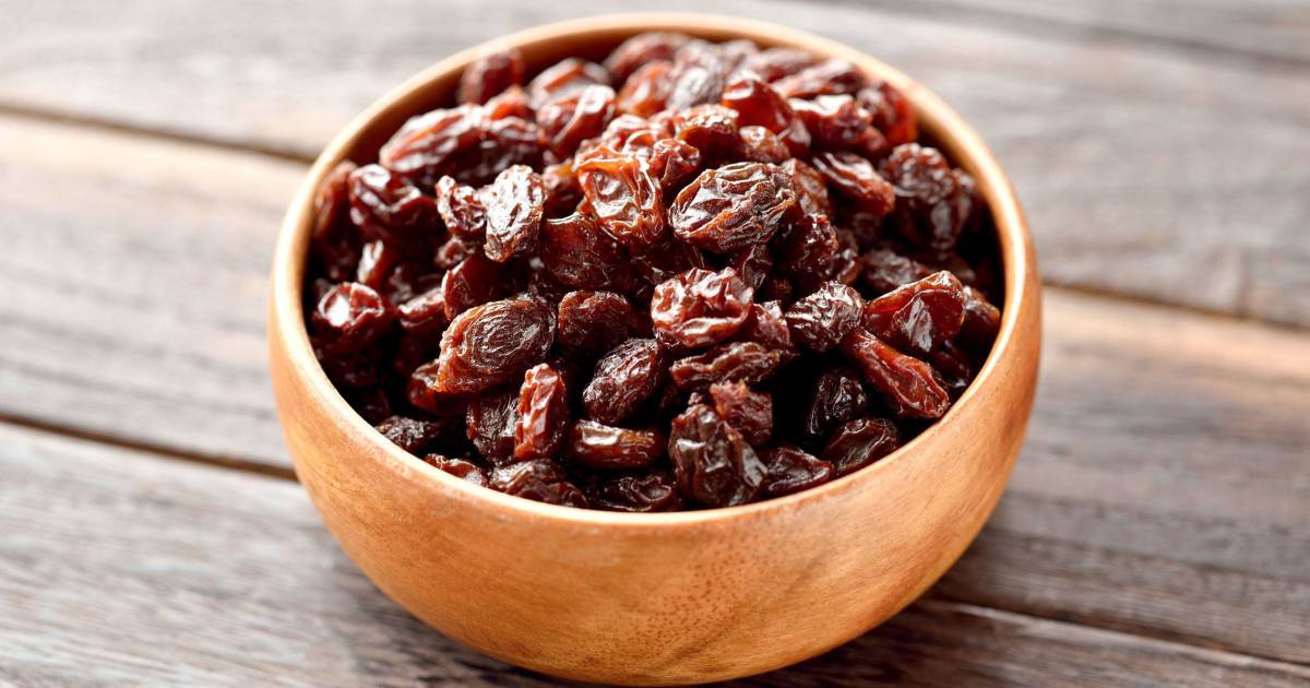 black raisins
