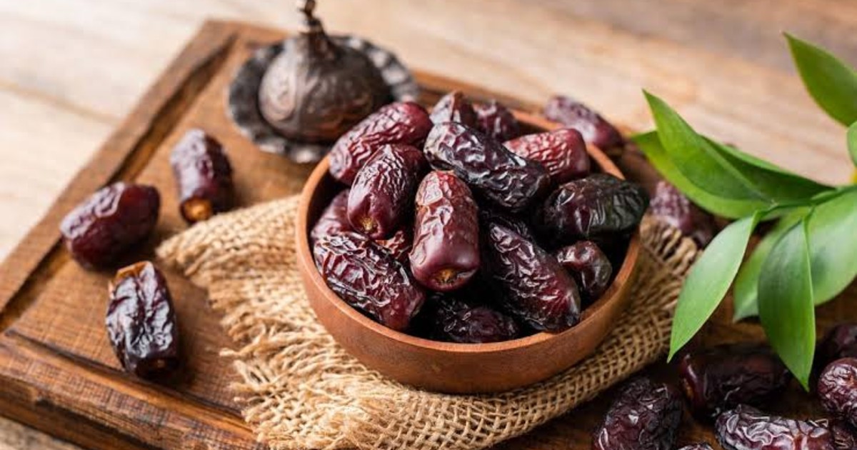 التمر في وعاء